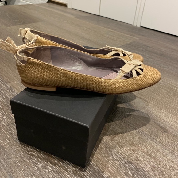 Anya Hindmarch Shoes Anya Hindmarch Metallic Roundtoe Flats Poshmark
